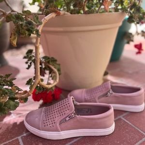 Baby Pink White Mountain Shoes